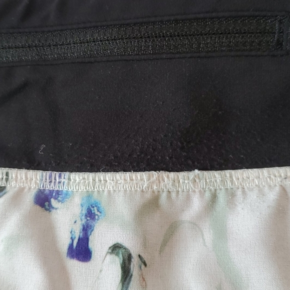 Lululemon original speed short size 6 - Picture 4 of 5